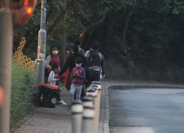 陳茵媺帶娃做家務樣樣行，和三個子女行山放風，互動超歡樂