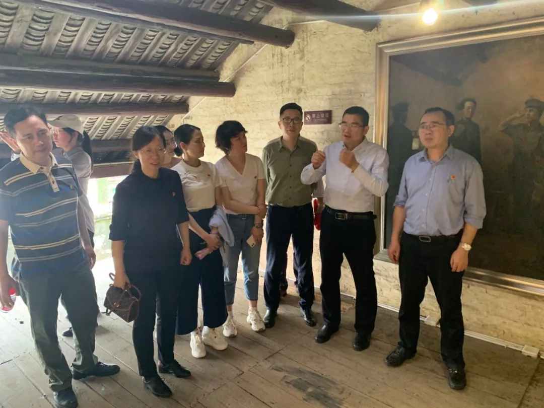 学党史,当先锋,我为群众办实事——炎陵县水口镇义诊、助学活动