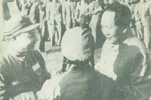 萧华：一家4口被杀，39岁授上将，毛主席：你我都犯杀气