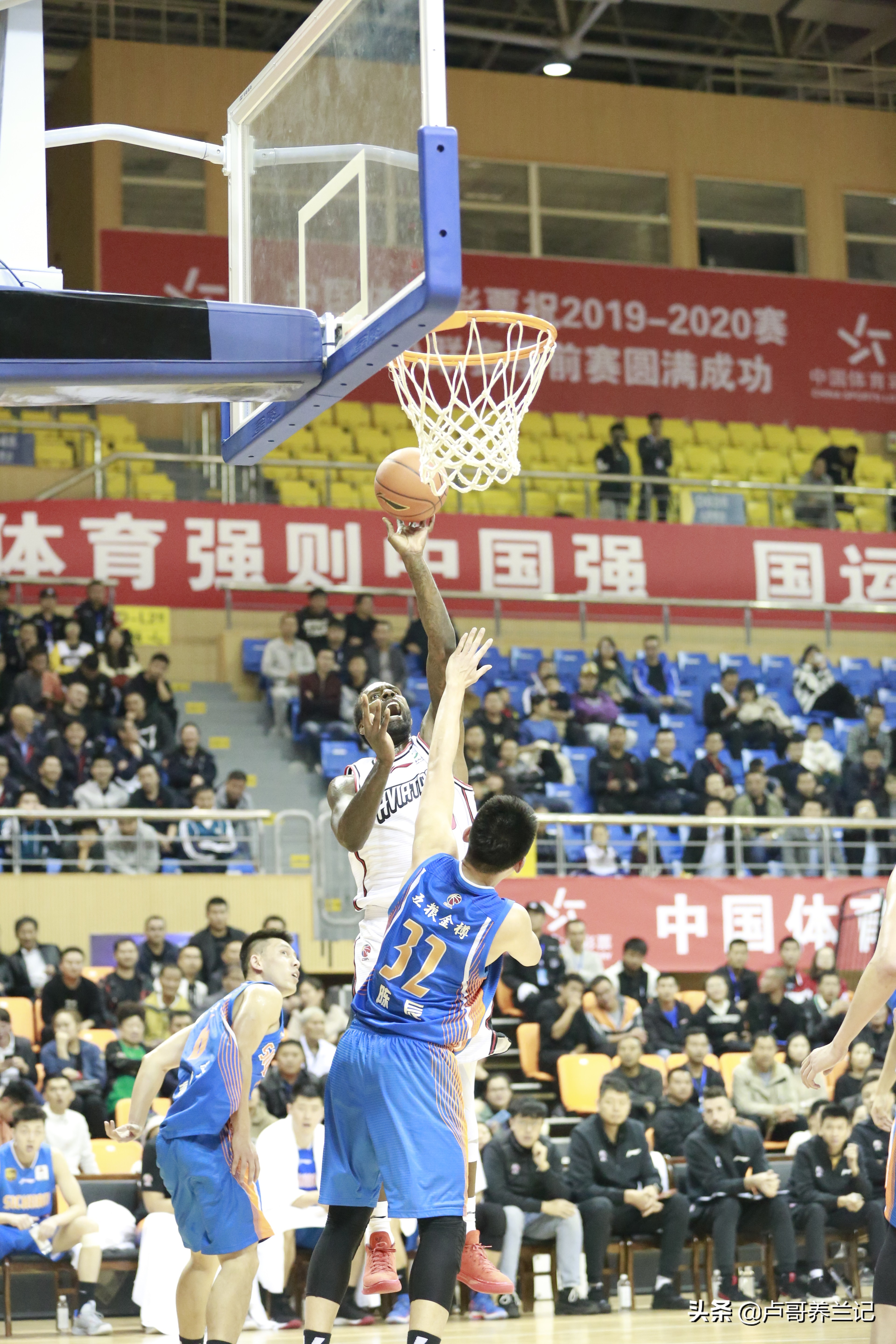 cba季前赛哪里有回放(不看NBA我拍CBA:季前赛安顺站深圳100-77 四川，精彩回放看过来)