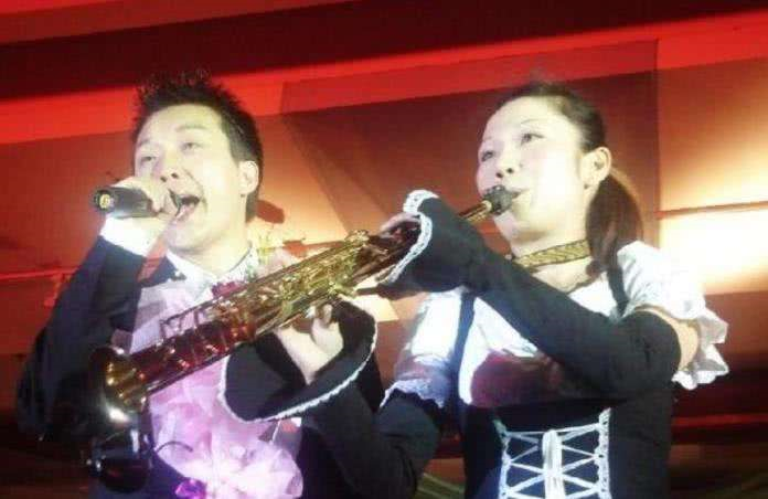 18岁辍学，19岁自杀未遂沦为乞丐，李玉刚靠男扮女装一举成名