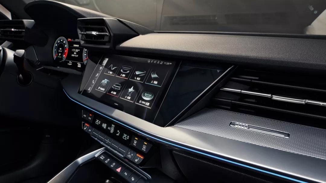 豪华紧凑型轿车的加长对决，奥迪A3L与奔驰A级谁更值得买？