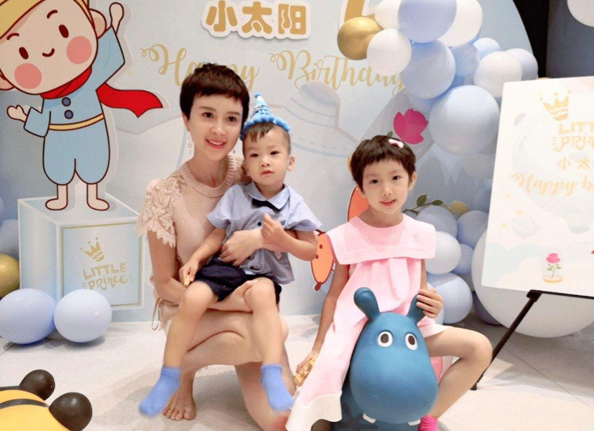 曾经受骗的女星中，郑爽放下后还成为新综艺标题，她因此前途尽毁