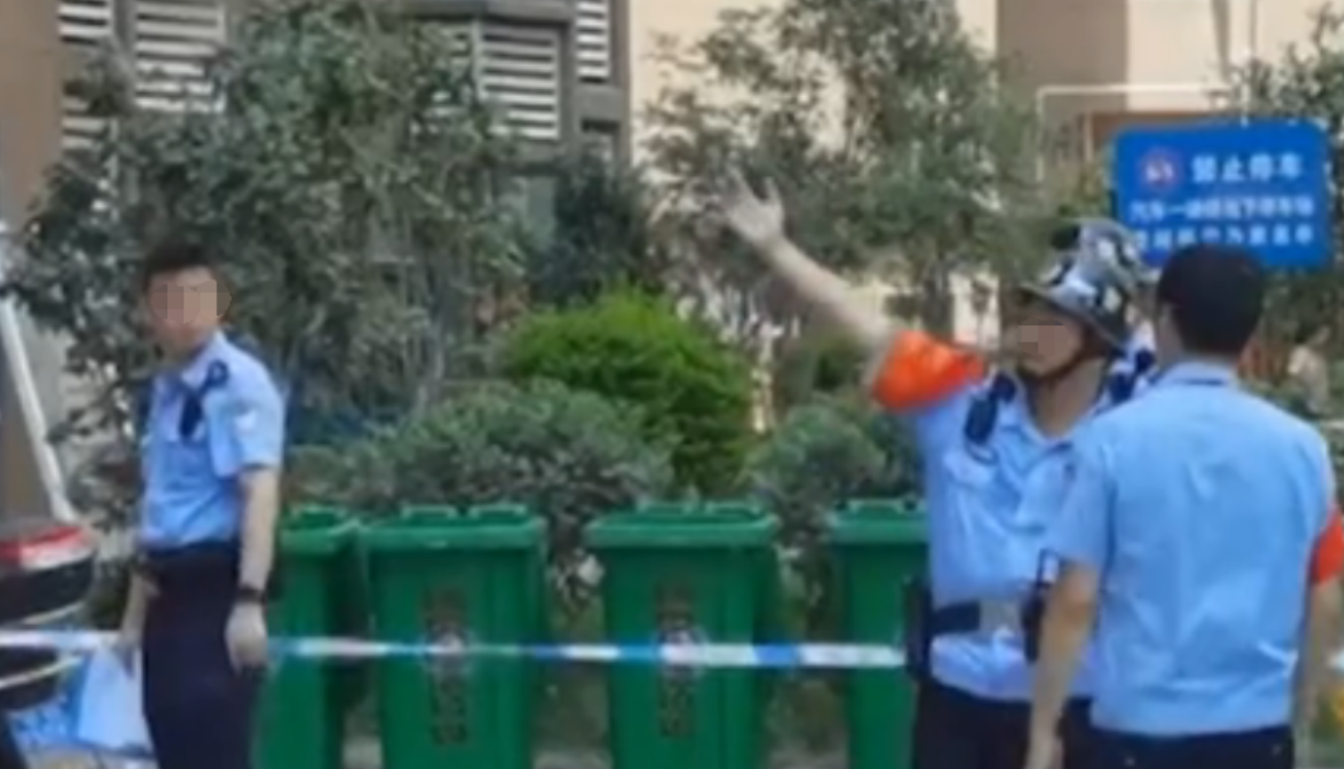 江西女子被从天而降的砖头砸死，丈夫：还有四个儿子要养，已经要坚持不下去了