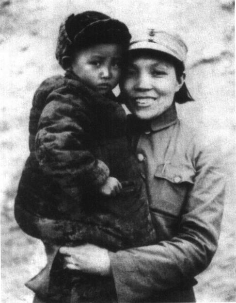 In 1949, Jiaojiao returned to her father, and Mao Zedong kindly asked ...