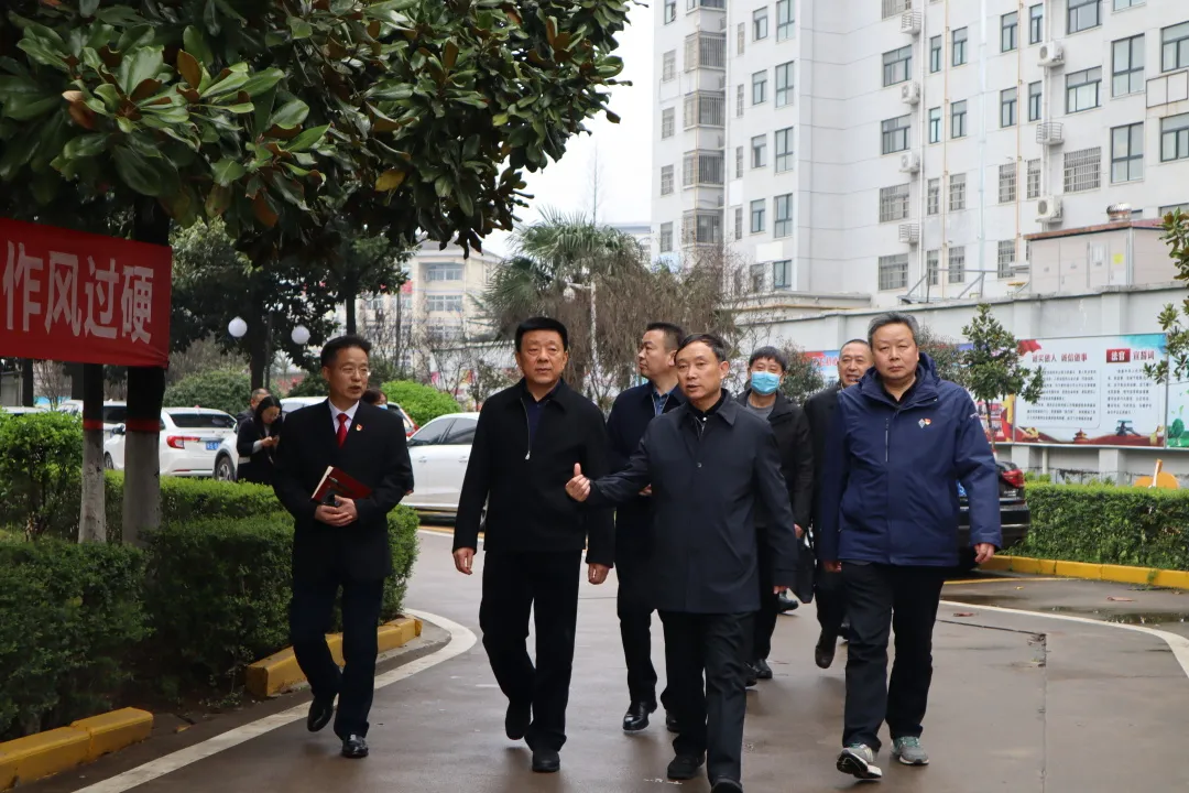 教育整頓信陽在行動 | 省政法隊伍教育整頓第十五駐點指導組副組長龐景玉一行深入浉河法院檢查指導工作