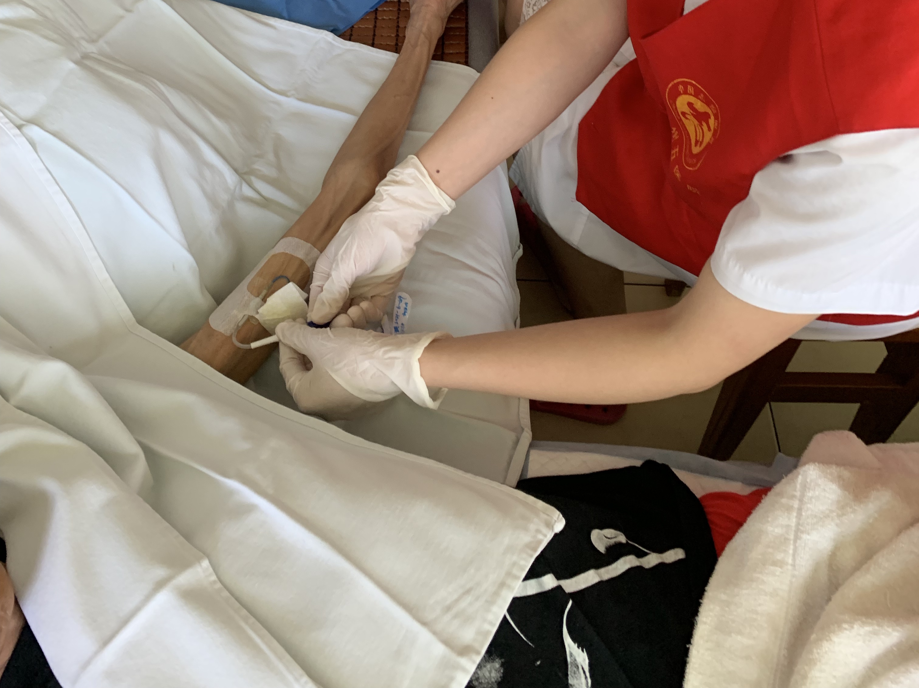 picc导管换药维护难倒肿瘤患者,金牌护士上门护理为病人解忧