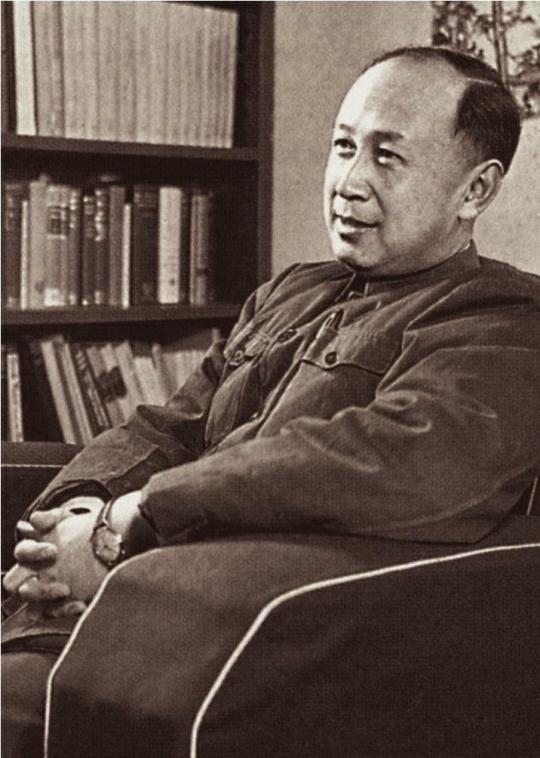 国家到底对钱学森有多重视？看看他身边那两个人的身份，就知道了