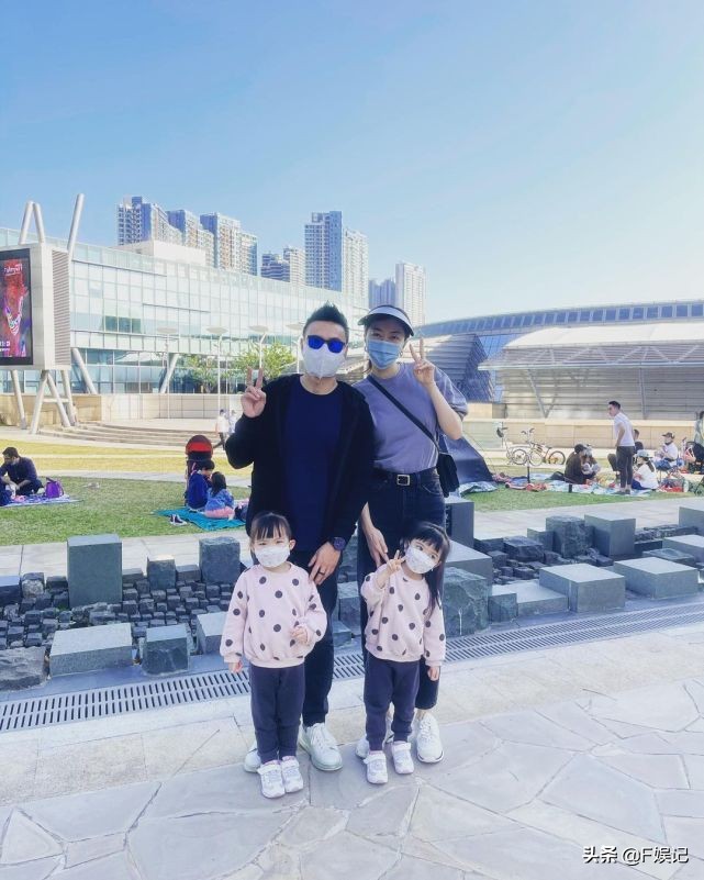 郭可頌熊黛林帶雙胞胎女兒出遊一家四口和雙方母親幸福三代同堂