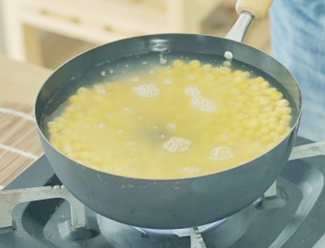 图片[3]-老北京豌豆黄的做法步骤图 香甜细腻入口化-起舞食谱网