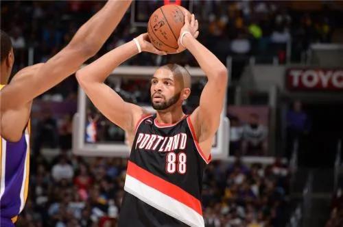 躺平也能赚钱！联盟被买断的5位球星，不打球也有工资拿
