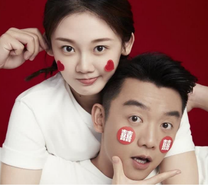 郑恺的现任前任：苗苗光脚跳舞火了，程晓玥却