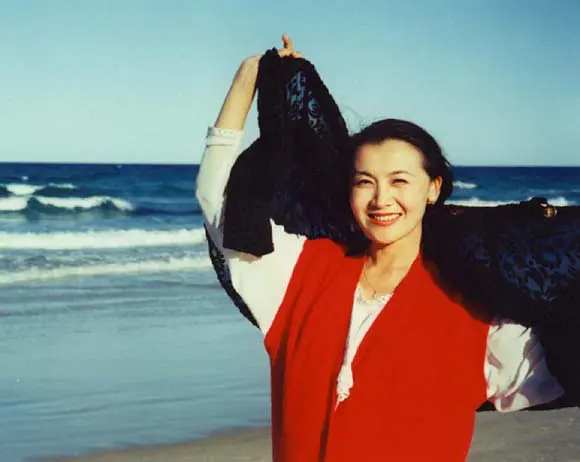 90年代当红女星李媛媛,37岁夺视后,39岁高龄产