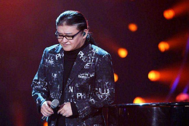 刘欢：与卢璐相守32年，内里却是个酒鬼，曾喝到“股骨头坏死”