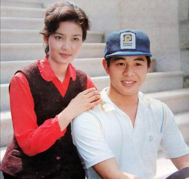 身为李连杰的女儿，李思姐妹没受到“星二代”的待遇，该怪谁呢？