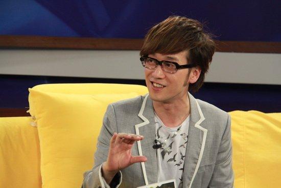 舞台|周传雄重返舞台被新人点评引争议 “情歌教父”这些年到底经历了什么