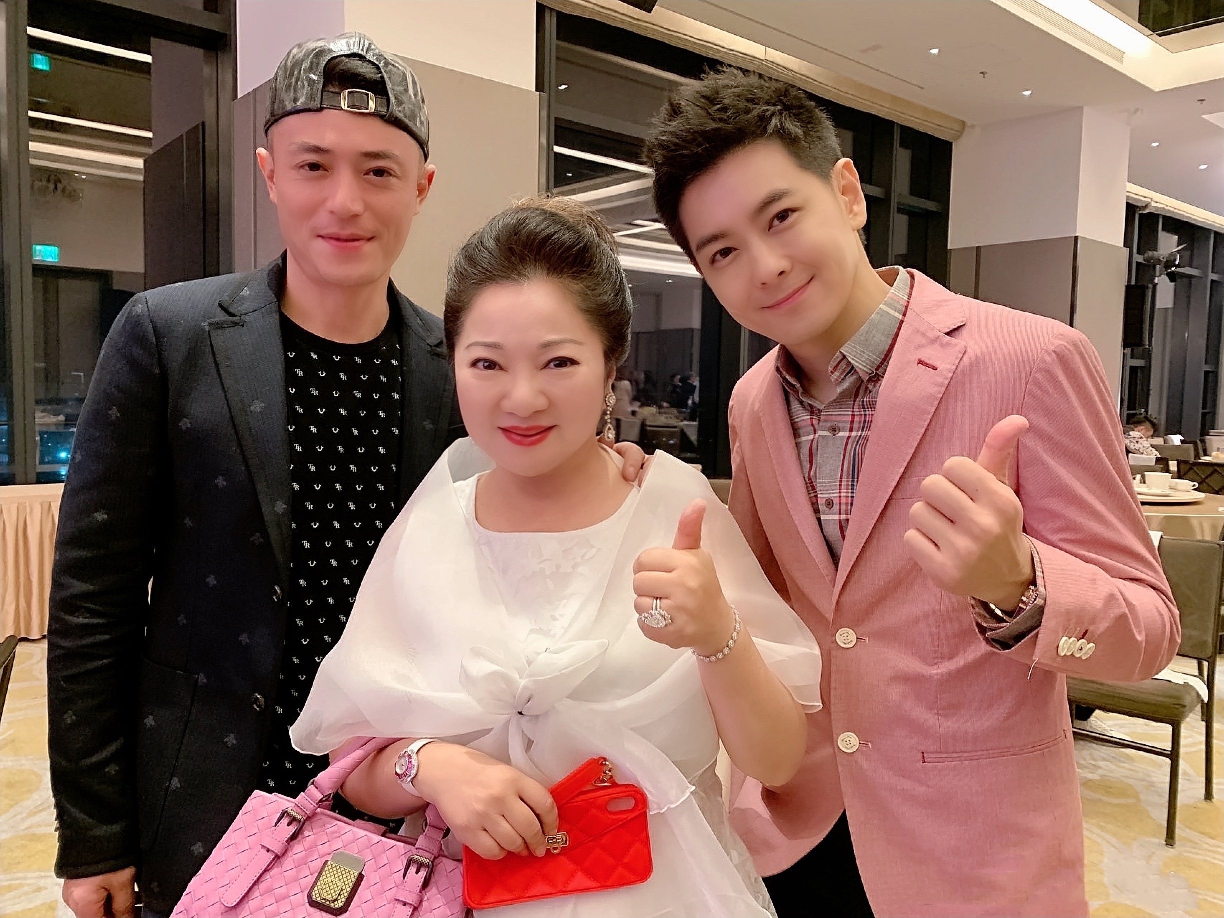 林志颖母亲70岁生日，霍建华林俊杰现身祝寿，男神同框小志完胜