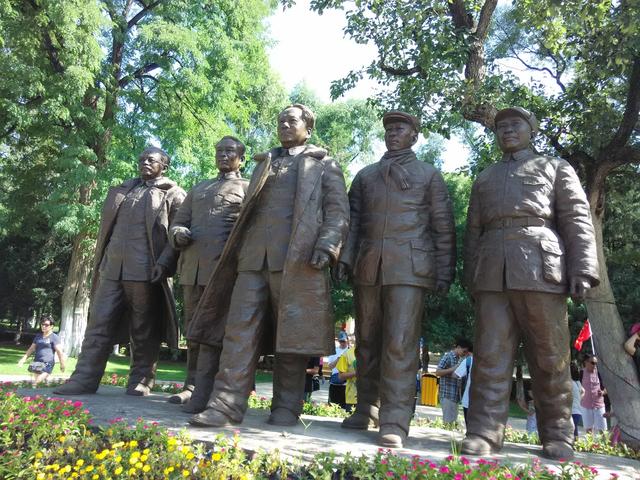 红色之旅延安朝圣 倍感幸福生活来之不易  红色基因代代相传