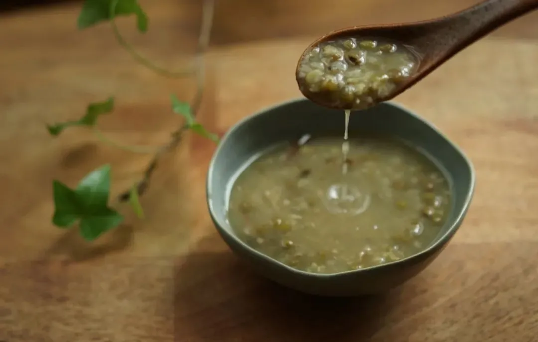 Mung bean paste for clearing heat & detoxifying, eats this way to