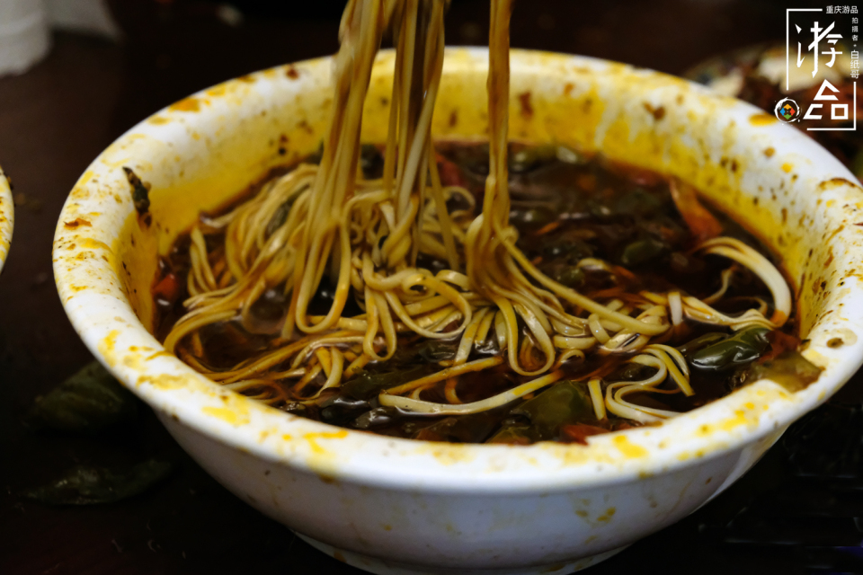 为什么重庆火锅容易导致浪费？菜品种类太多，分量太足