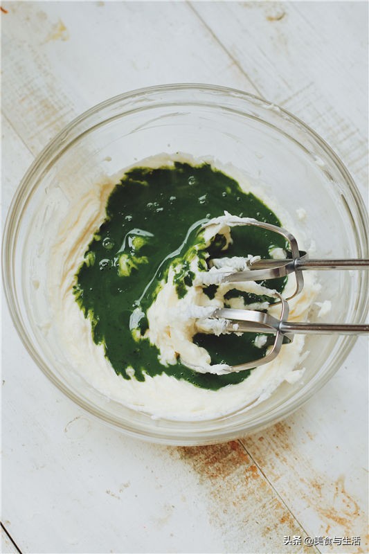 Those who have tea is trichromatic a cup of Mu Si small cake, bring your summer very cool idea, will quickly learn with me