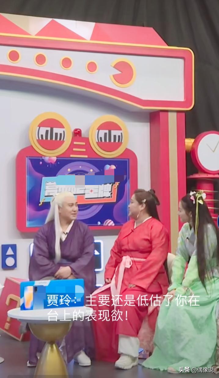 沈腾回应没扶杨幂原因：上台前答应扶，上台全忘！一旁贾玲神补刀