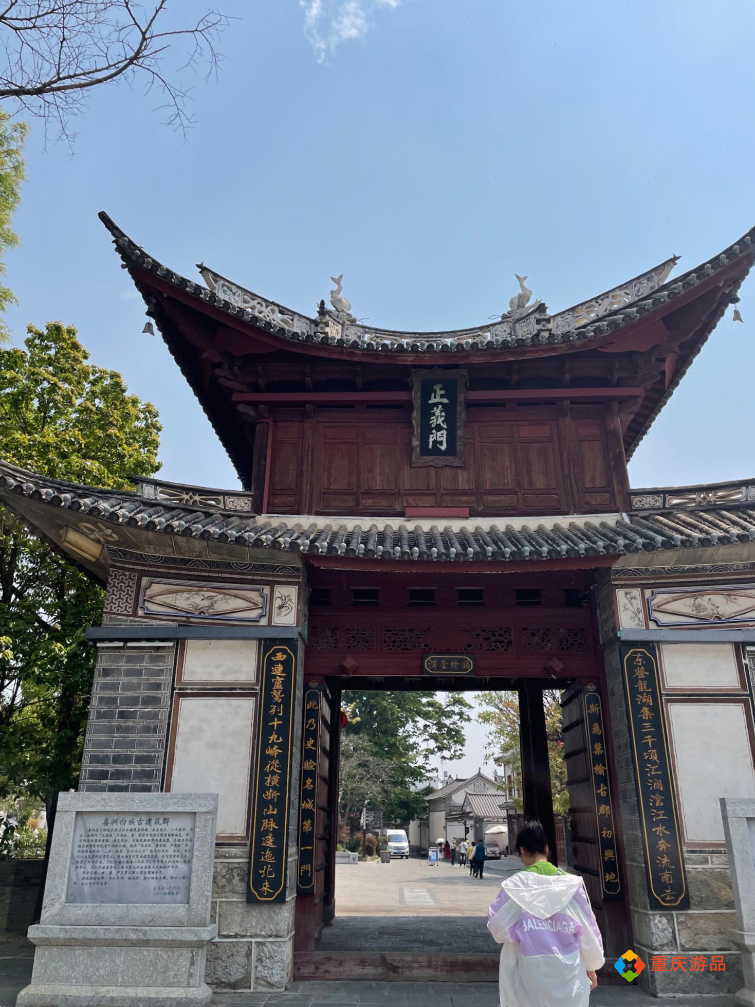 云南大理奇遇：重庆小夫妻遇上文创咖啡，满大街的超跑都是租的？