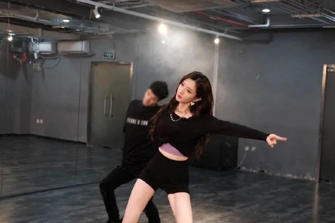 生日|江疏影生日跳7rings 这福利果然是宠粉到位简直是又A又魅