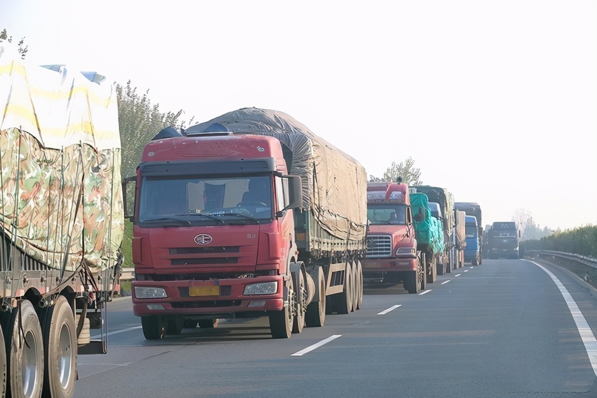 年轻人宁愿送外卖也不开集装箱卡车，上海集卡司机连续5年难招