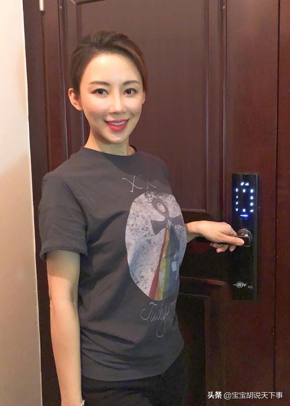 台球天后潘晓婷，快40岁了却不着急结婚，看到她