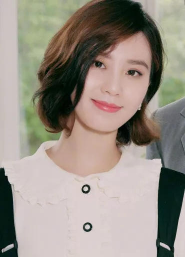 周迅只不过换了个发型，搭配西装如乡镇女干部