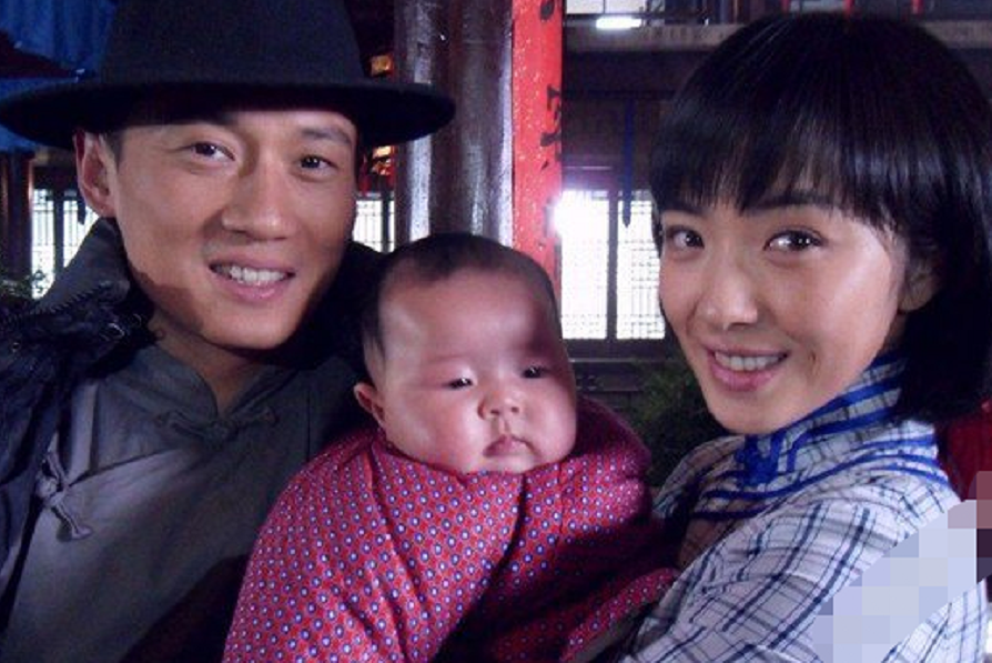 徐洪浩：一段婚姻一個孩子，娶小10歲嬌妻，孩子剛出生就參與拍戲