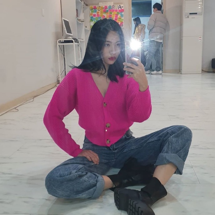 清新又美丽的小可爱套装，春季这么穿，年轻又