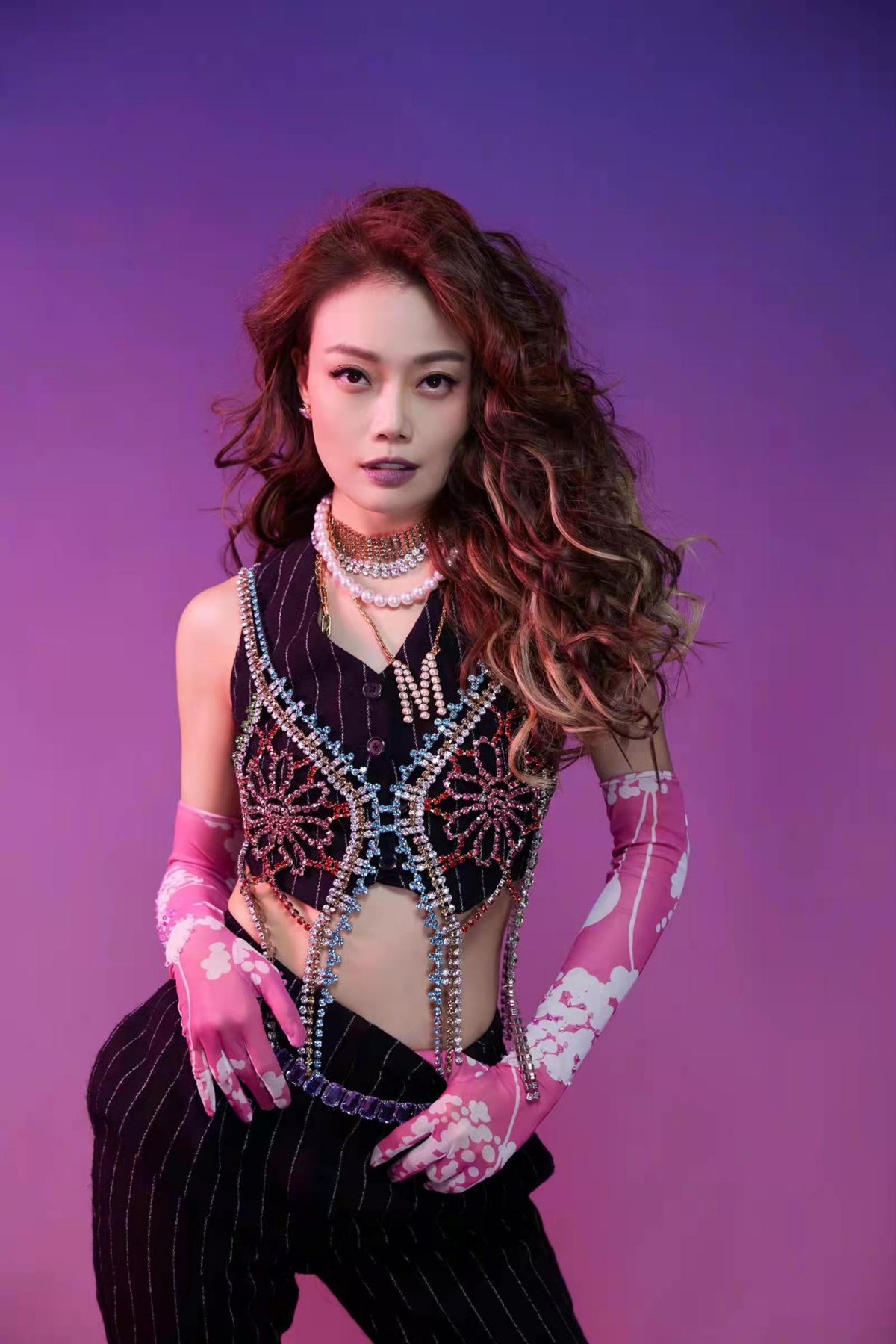 Joey Yung is well-dressed on stage and has a personality, and she shows ...