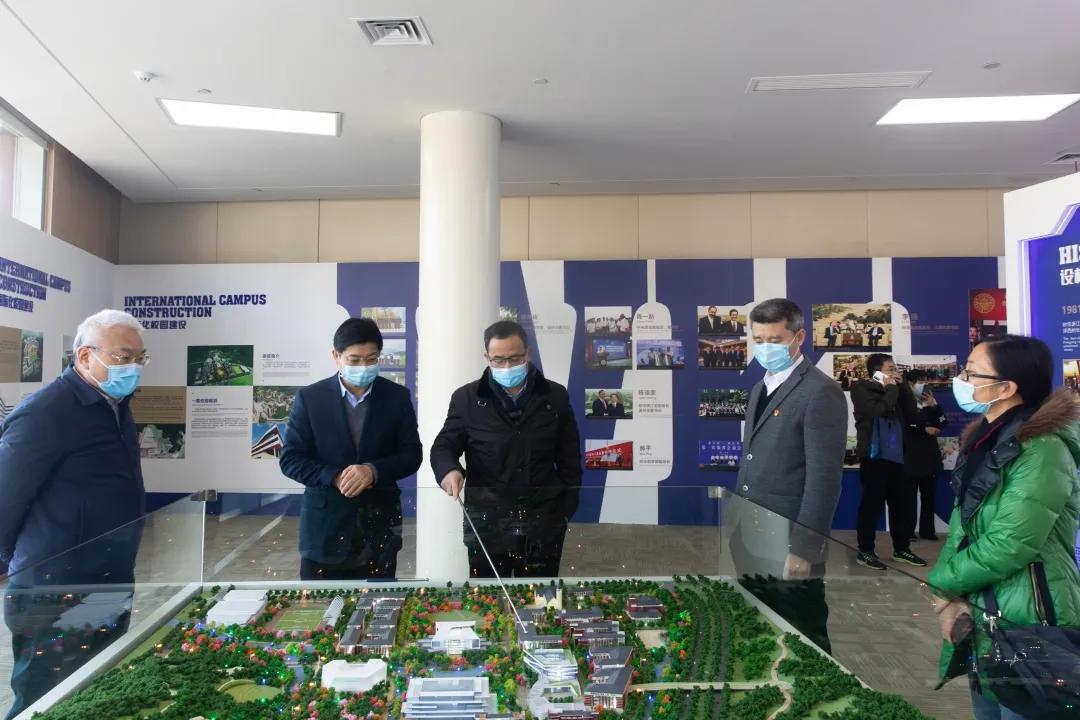 省教育厅党委副书记干武东一行今日考察温州肯恩大学
