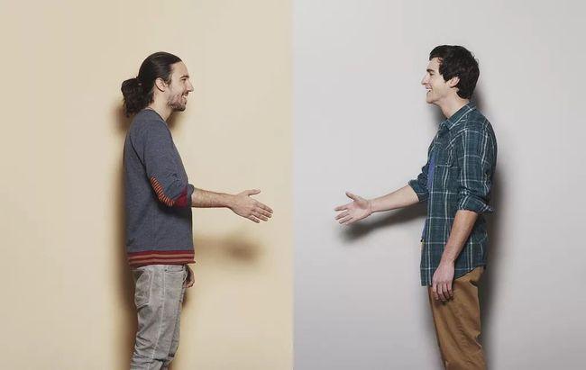 Auspicious overcomes Juan Yi to pat a shoulder by stranger, till the friend advent just dare leave: The girl should have protected her