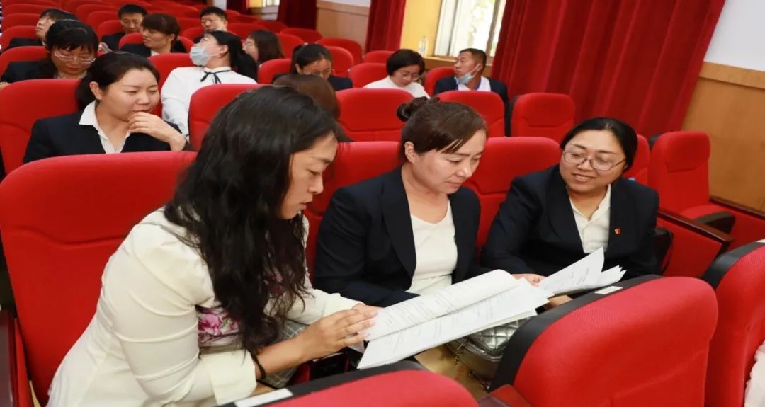 鹤岗市第三中学让实干者实惠实现三中走向复兴发展目标