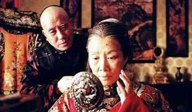 北京挖掘李莲英墓，报废3把铁锤才打开，开棺后