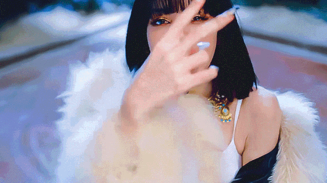 换上几十万的奢侈品，火遍全世界的女团还被嘲