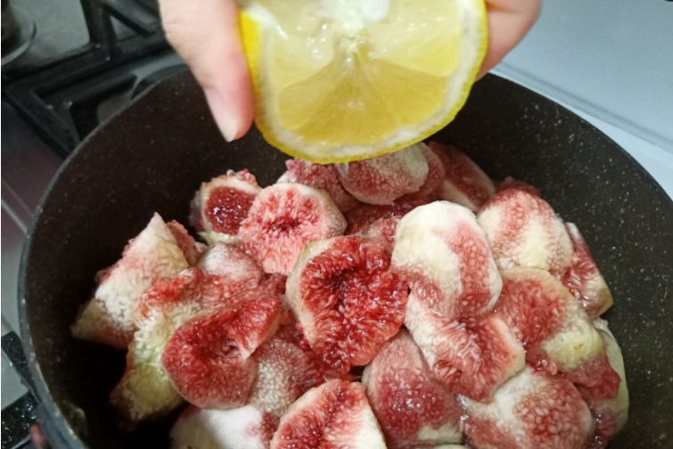 自制软绵甜蜜的无花果酱，没有任何添加，吃起来更健康