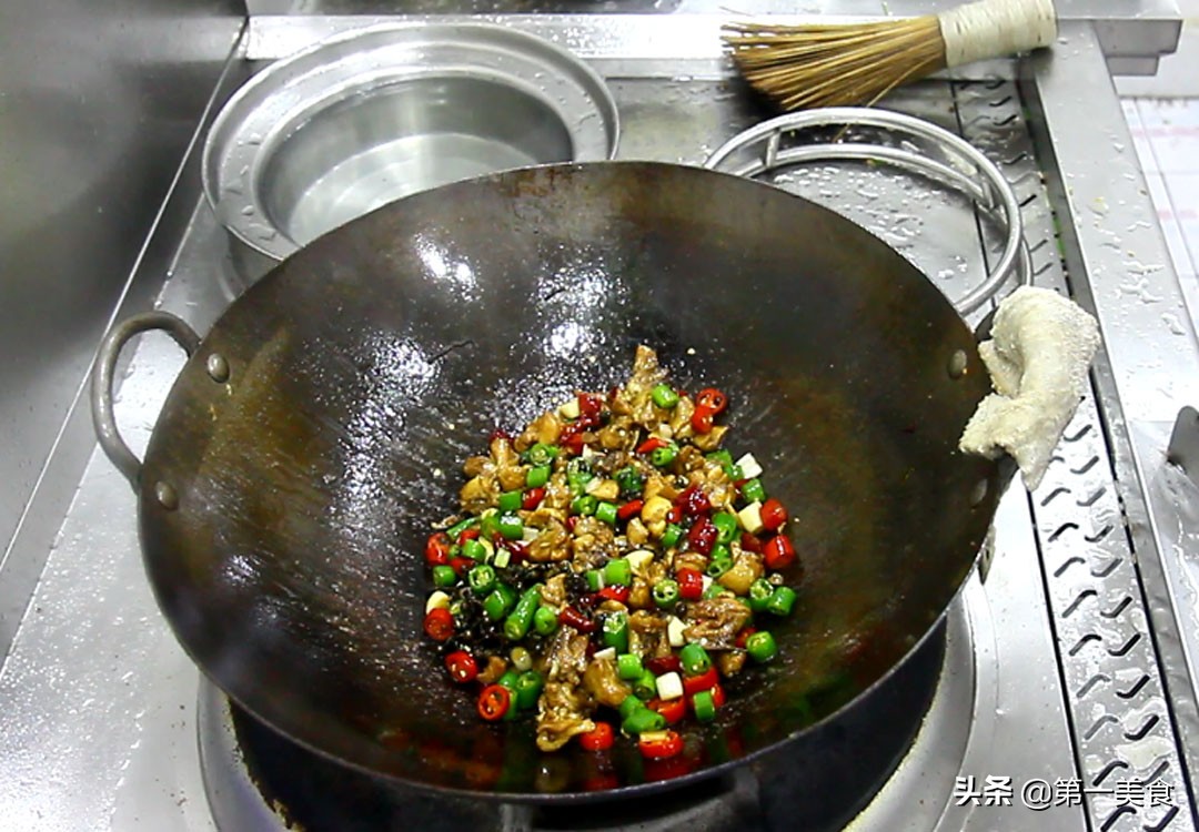 图片[9]-“风情山城麻椒鸡”的做法 比大盘鸡更入味 麻辣鲜香-起舞食谱网