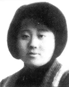 八女挽臂投江，壮烈殉国，用生命掩护的师长关书范，却投敌叛变
