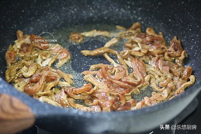 立春吃春捲，我有妙招，用一把刷子，幾秒做一張春捲皮，簡單省事
