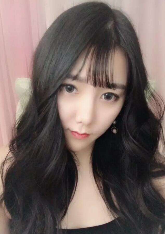 网红小团团自曝感情史：当初狠心甩了我，现在