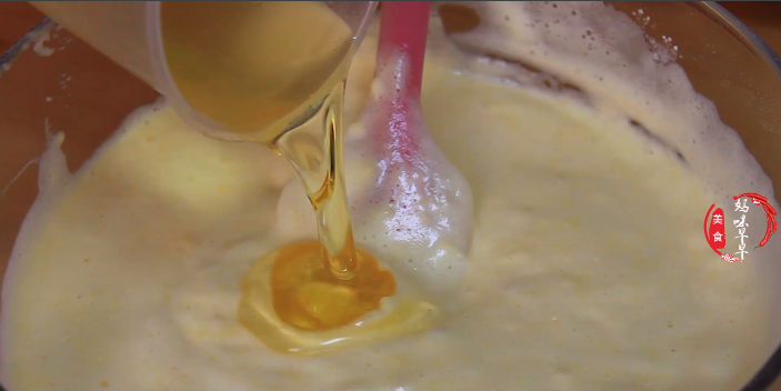 傳統脆皮雞蛋糕，原來做法這麼簡單，外酥里香，是小時候的味道