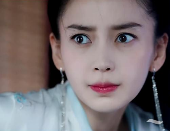 网友剧组偶遇baby，直呼本人瘦到青筋凸起，大家却建议去录综艺