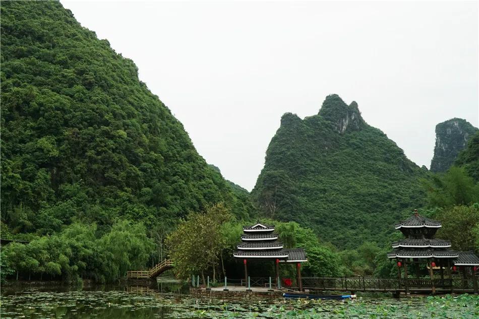 Guangxi: Yangshuo, Shili Gallery, 