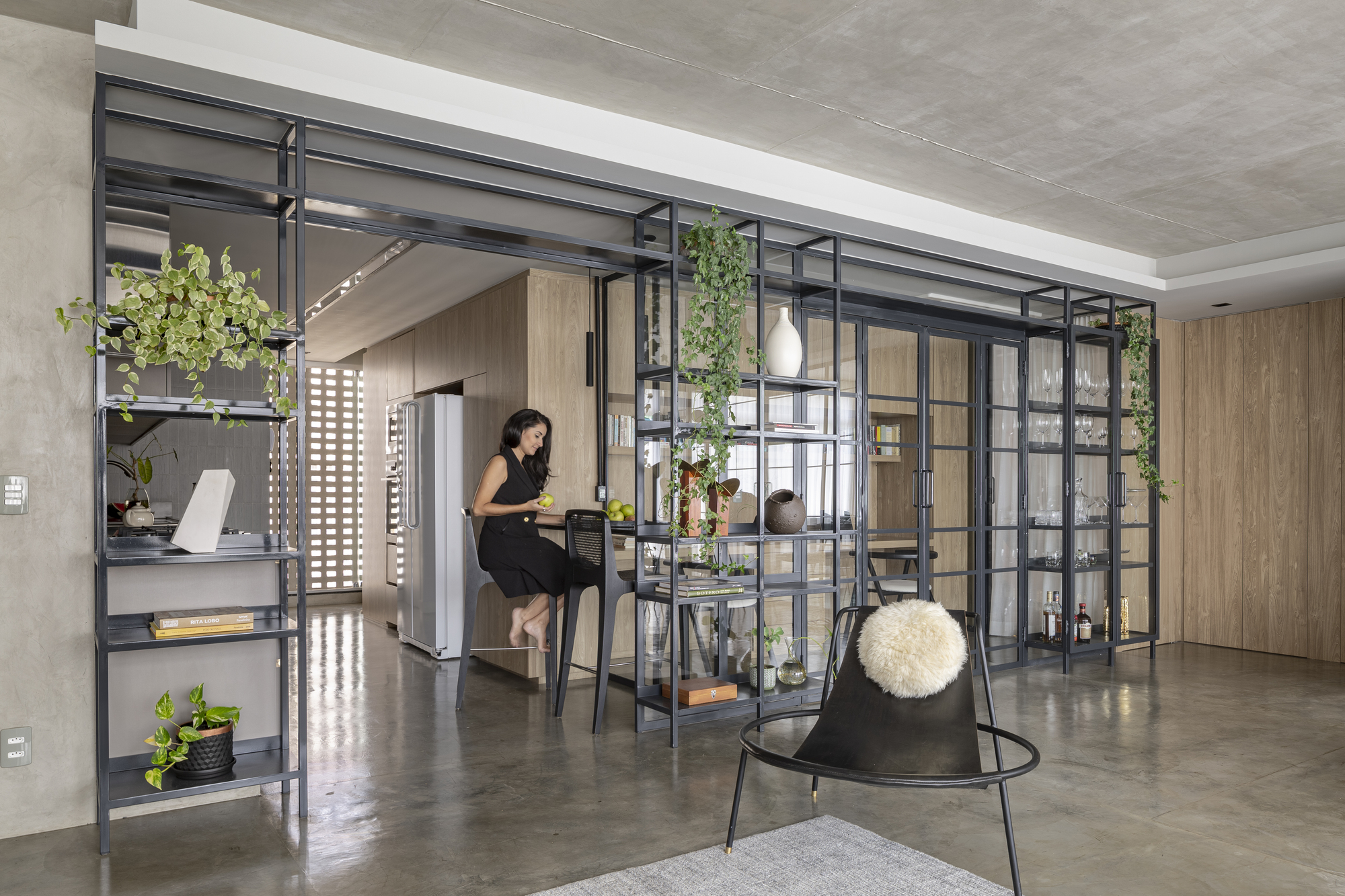 巴西利亚温暖明亮的水泥公寓，120m²三居改一居，向现代主义致敬