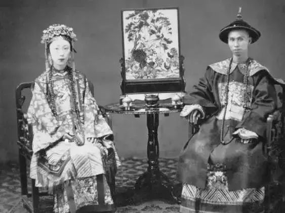 清代老照片：末代皇帝的外国老师，清朝的新婚夫妻