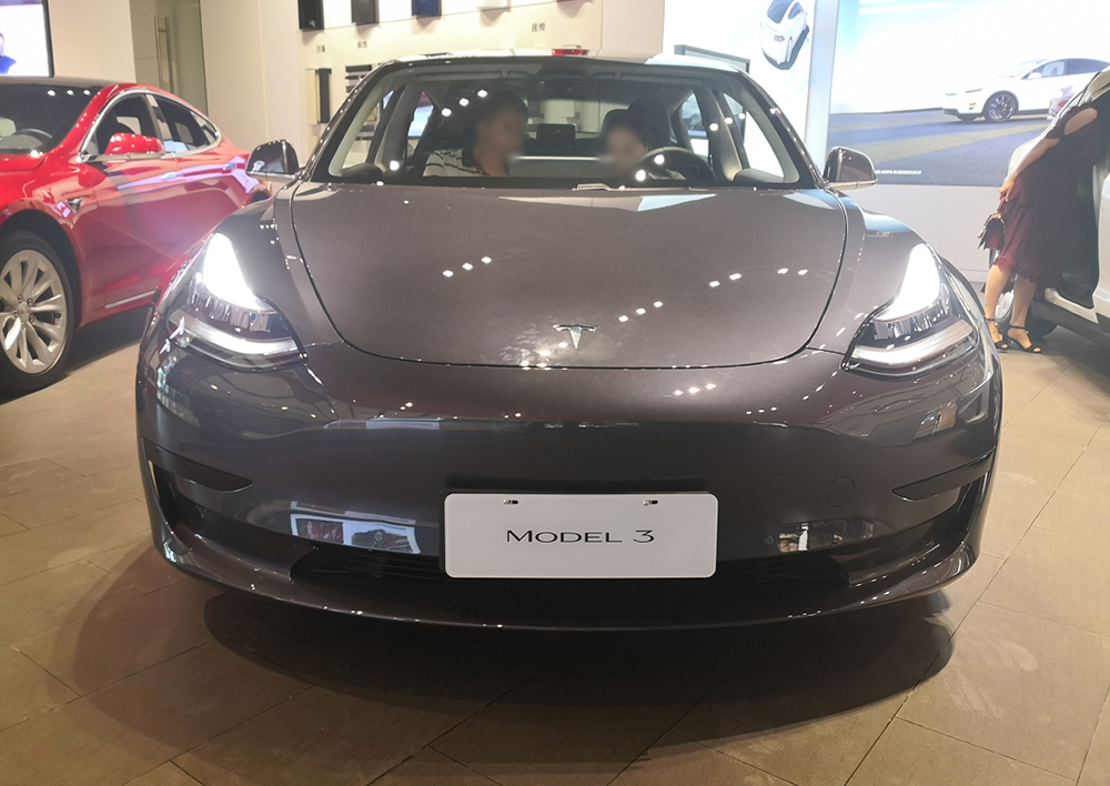 对比试驾Giulia和Model3，论动力和操控，谁更胜一筹